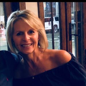 Meet your Posher, Debbie